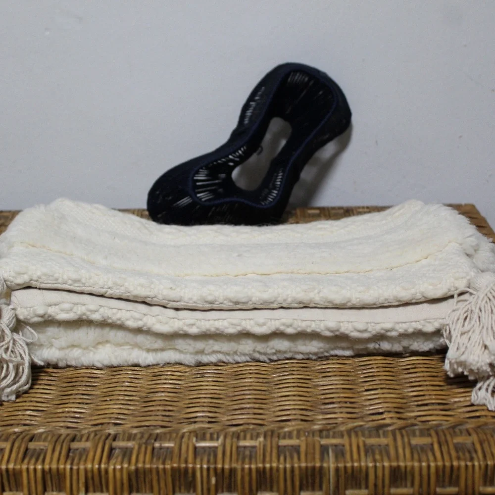 Williams Sonoma.  Cream Textured Woven Pillow Cover w/ Tassels. Set of 2. 36+/-